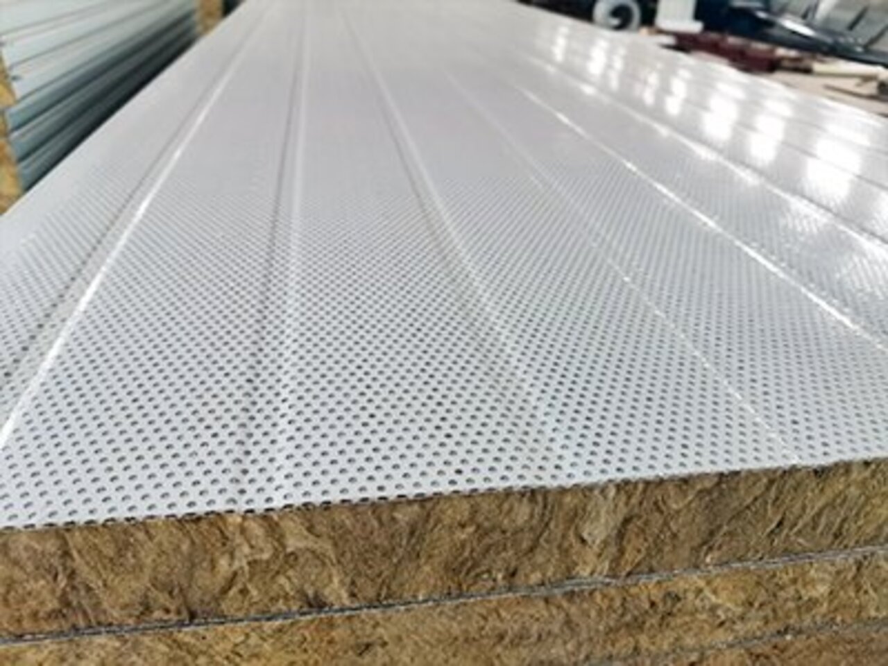 沖孔吸音巖棉夾芯板